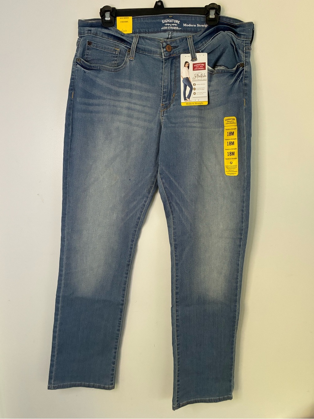 Signature by Levi Strauss Women's Straight Leg Jeans - Light Blue Stretch 18W